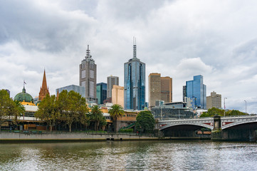 Obraz premium Melbourne CBD view with Princes Bridge