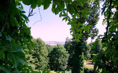 Widok z murów zamku Grodziec - zielone okno na Świat - obrazy, fototapety, plakaty
