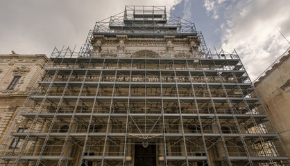 Impalcatura sulla chiesa di S. Croce - Lecce
