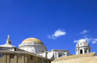 Kuppeln der Kathedrale von Cadiz