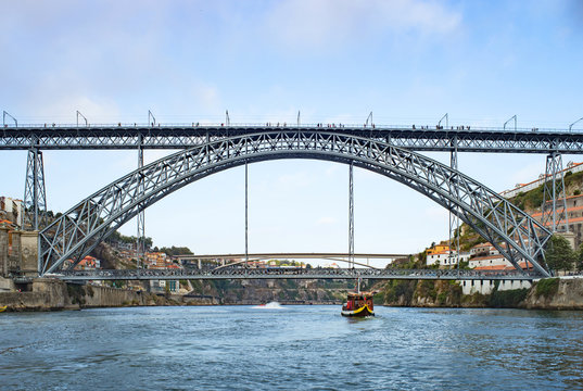 Die große Douro-Brücke