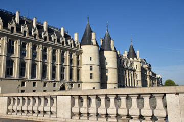 Fototapeta na wymiar Tours de la Conciergerie à Paris, France