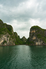 Obraz premium Beautiful landscape of Halong Bay islands covered with green plants