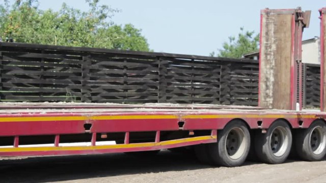 Freight tow truck/parked cargo evacuator for the transport of road vehicles