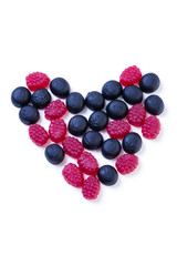 winegum godis ligger i hjärtformation isolerat mot vit bakgrund