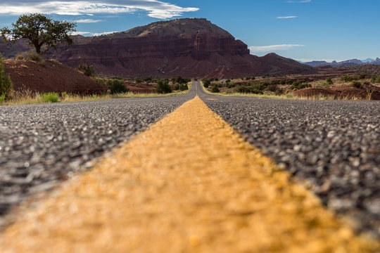 Stra&szlig;e durch den Capitol Reef National Park