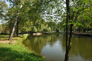 Fototapeta na wymiar Vacation in the green and quiet city park Ivano-Frankivsk, Ukraine 