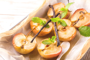 Baked red apples with vanilla syrop, mint and honey