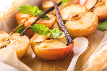 Baked red apples with vanilla syrop, mint and honey