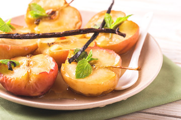 Baked red apples with vanilla syrop, mint and honey