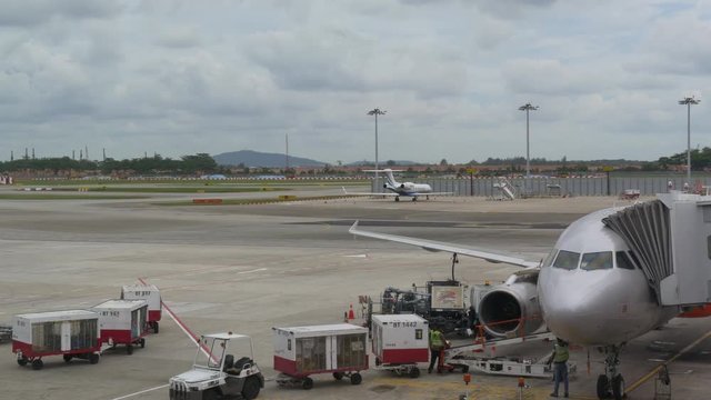 singapore changi airport departure gate airplane baggage loading panorama 4k 
