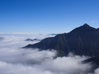 Fototapeta na wymiar 雲海と剱岳