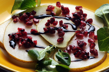 Pomegranate pear salad pera balsamic granada vinegar  valerian vinagre salad balsámico valeriana...