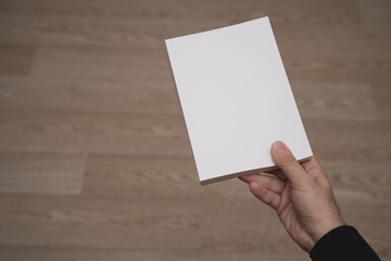 Obraz premium Blank spread, open book in man's hands