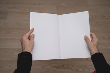 Obraz premium Blank spread, open book in man's hands