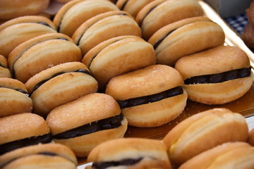 bomboloni con il cioccolato