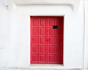 Portone misterioso e colorato in Corsica. Coloured and fascinating door in Corsica