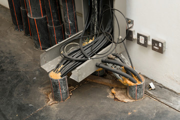 Electric cable in metal trunking