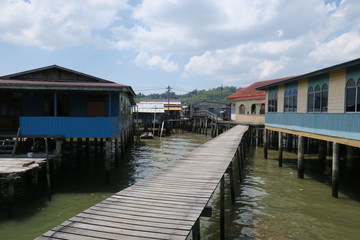 Fototapeta premium The world's largest water settlemant 「Kampung Ayer」in Brunei 世界最大の水上集落 カンポンアイール ブルネイ