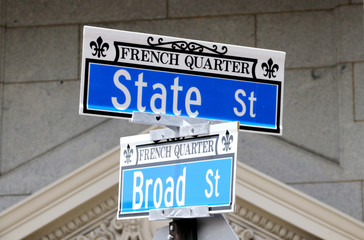 Fototapeta premium Historic downtown area city of Charleston. Signs with street names on their intersection at the French quarter in the historic downtown city of Charleston.