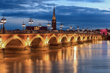 Plakat Pont de Pierre bridge at twilight, Bordeaux, France