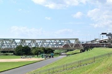 荒川橋梁 特急りょうもう小菅駅付近