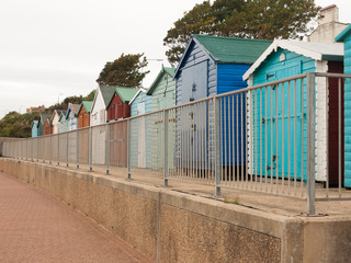 Naklejka premium a nice even row of beach huts with fence in front down in dovercourt harwich