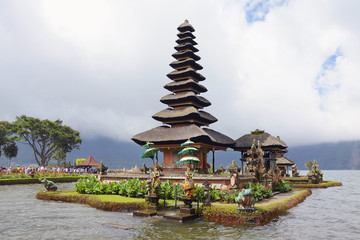 Fototapeta na wymiar Pura Ulun Danu Beratan water temple on Bali, Indonesia