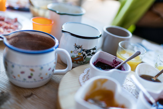colazione in malga, con prodotti tipici