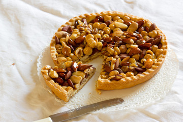 Tart with almonds and hazelnuts