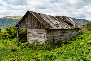 Obraz premium abandoned house in mountains
