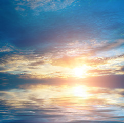 Naklejka na ściany i meble A bright dawn among the cirrus clouds over the sea.