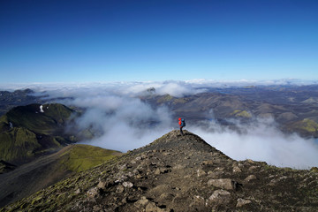 Trekking auf Island in Vulkanlandschaft