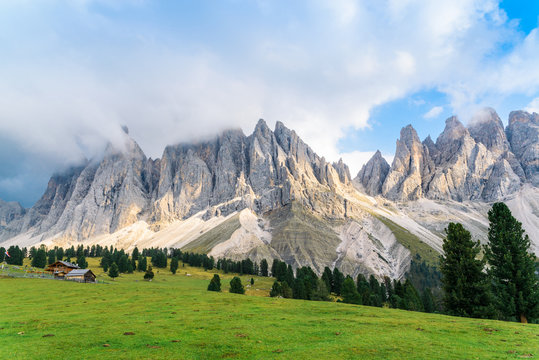 Impressive mountain formation 'The Tre Cime di Lavaredo' ('Three Peaks' / 'Big Peak' 2999 m) in the morning light, Italy, South Tyrol, Dolomites