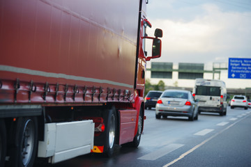 Lastwagen auf der Autobahn, Transport