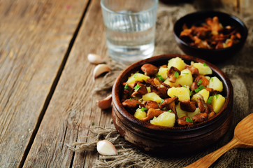 Chanterelle onion fried potatoes