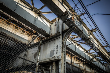 Obraz premium Looking up at subway tracks