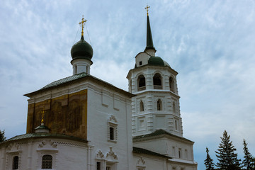 Fototapeta na wymiar Orthodox cathedral against the background of a cloudy sky