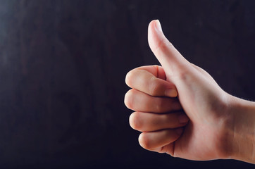 showing hand left thumbs up