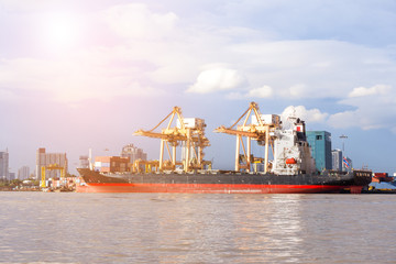 Fototapeta premium Industrial business loading containers shipping in the harbor