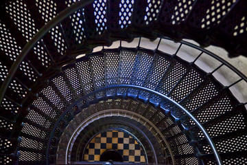 Obraz premium Looking Down the Stairwell in a Light House