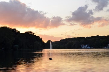 Fototapeta premium Couché de soleil lac de genval 