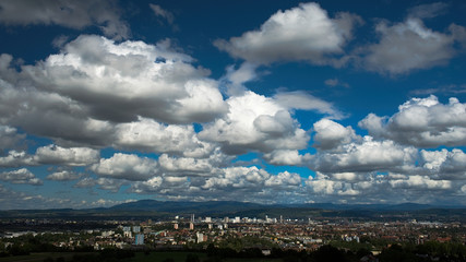 Wolkenhimmel &uuml;ber Basel