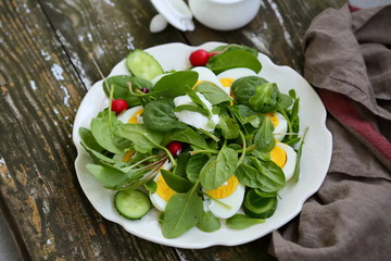 Spring salad with spinach