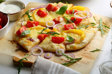 Vegetables pizza with cheese