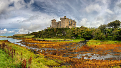 Fototapeta na wymiar Medieval fortress Dunvegan Castle (Isle of Skye, Scotland)