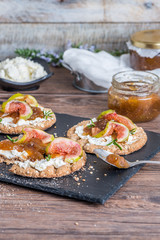 Multigrain crispread appetizer