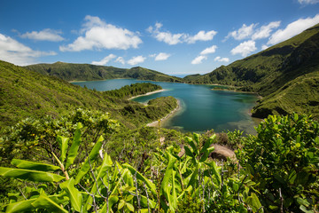 Fototapeta na wymiar Der Kratersee Lagoa do Fogo auf Sao Miguel (Azoren)