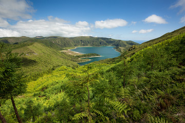 Der Kratersee Lagoa do Fogo auf Sao Miguel (Azoren)