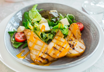 Green salad with pear grilled. Vegetarian dish.